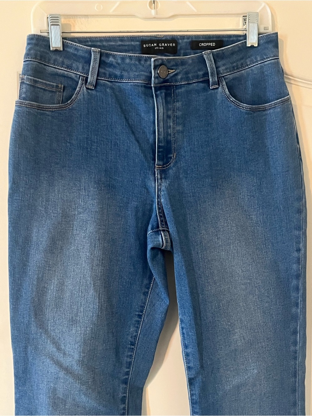 Susan Graver Designer Blue Jeans With Teal Dip-Dye Hem Cropped Size 6 Petite — image 2 of 8